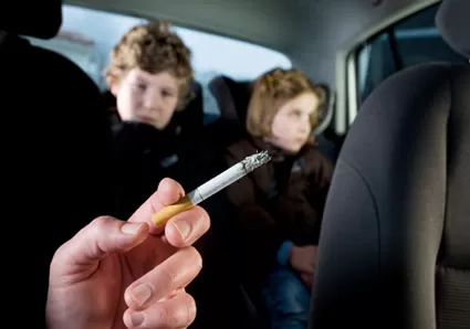 Sigara İçen Babalar Çocuklarına Zarar Verebilir