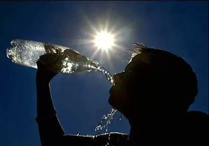 Sıcak Yaz Günlerinde Bol Su Tüketilmeli