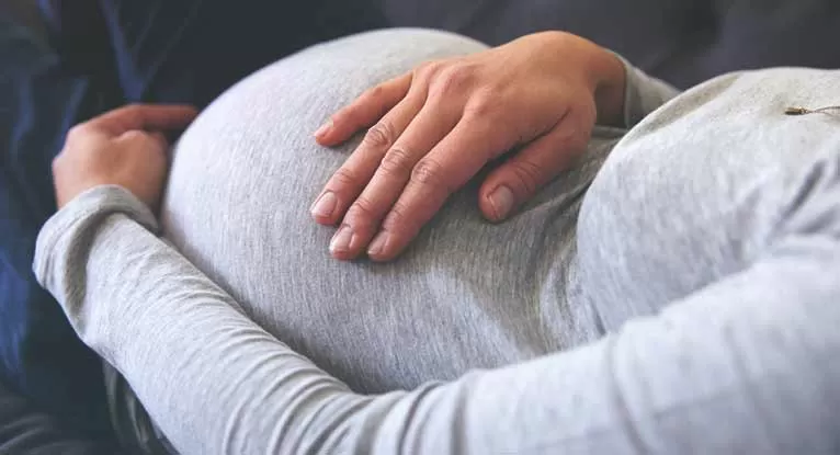 Hamilelikte Pembe Kan Gelmesi: Nedenleri ve Belirtileri Nelerdir?